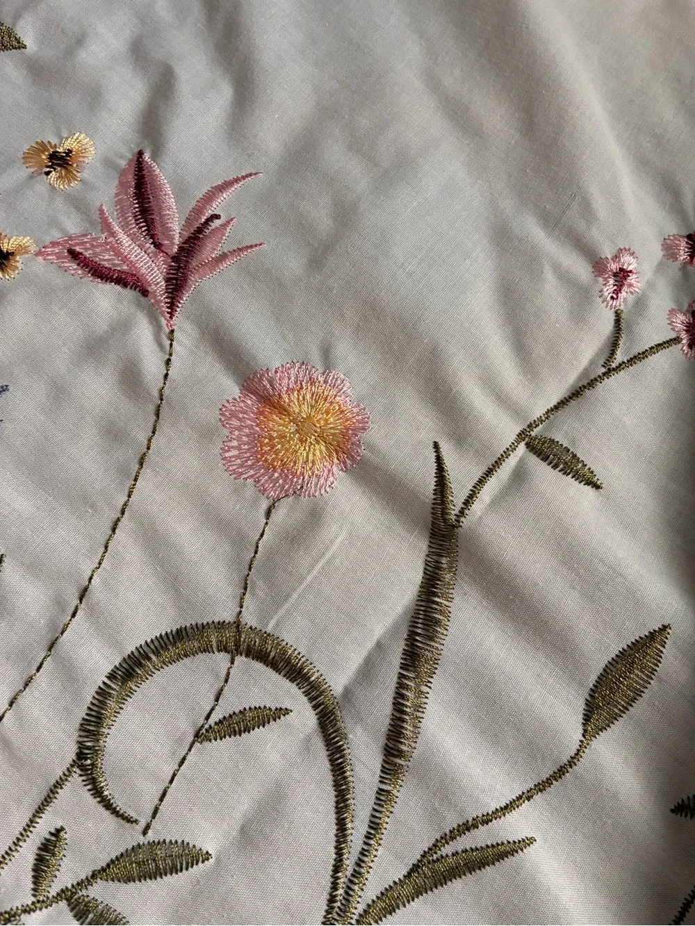 Embroidered Floral Scalloped Window Curtans in White with Multicolor Accents